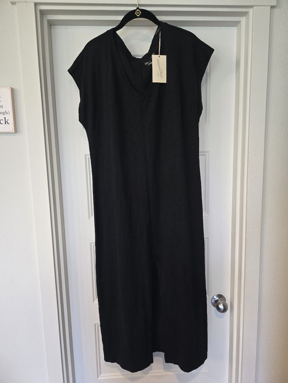 NWT! Women's Black V-Neck Short Sleeve Dress With Front Slit. Size M